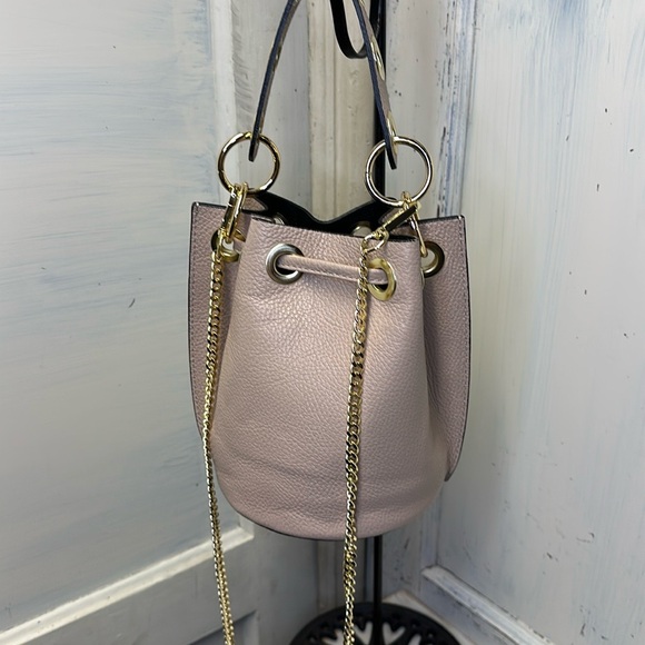 Elegant Cream Bucket Bag - Picture 5 of 13